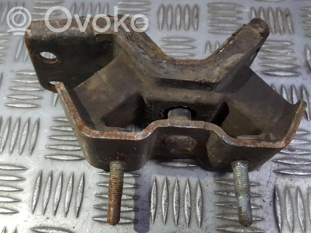 Toyota Camry Wspornik / Mocowanie silnika 
