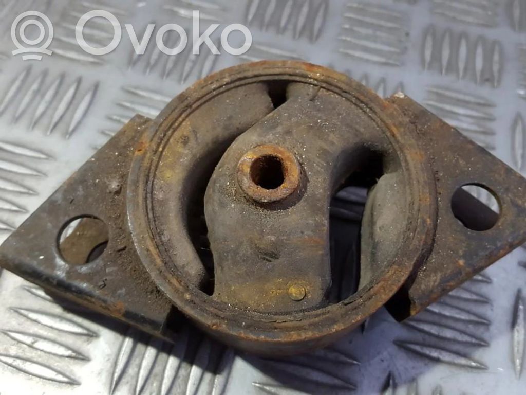 Nissan Primera Wspornik / Mocowanie silnika 