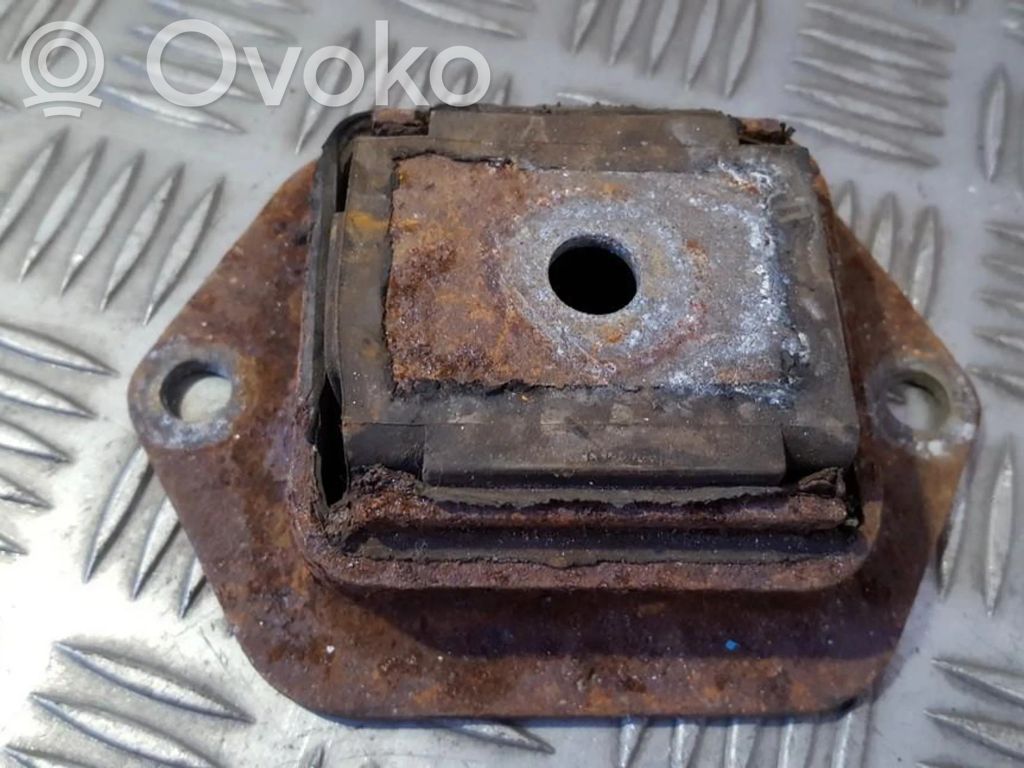 Citroen Xsara Picasso Engine mount bracket 