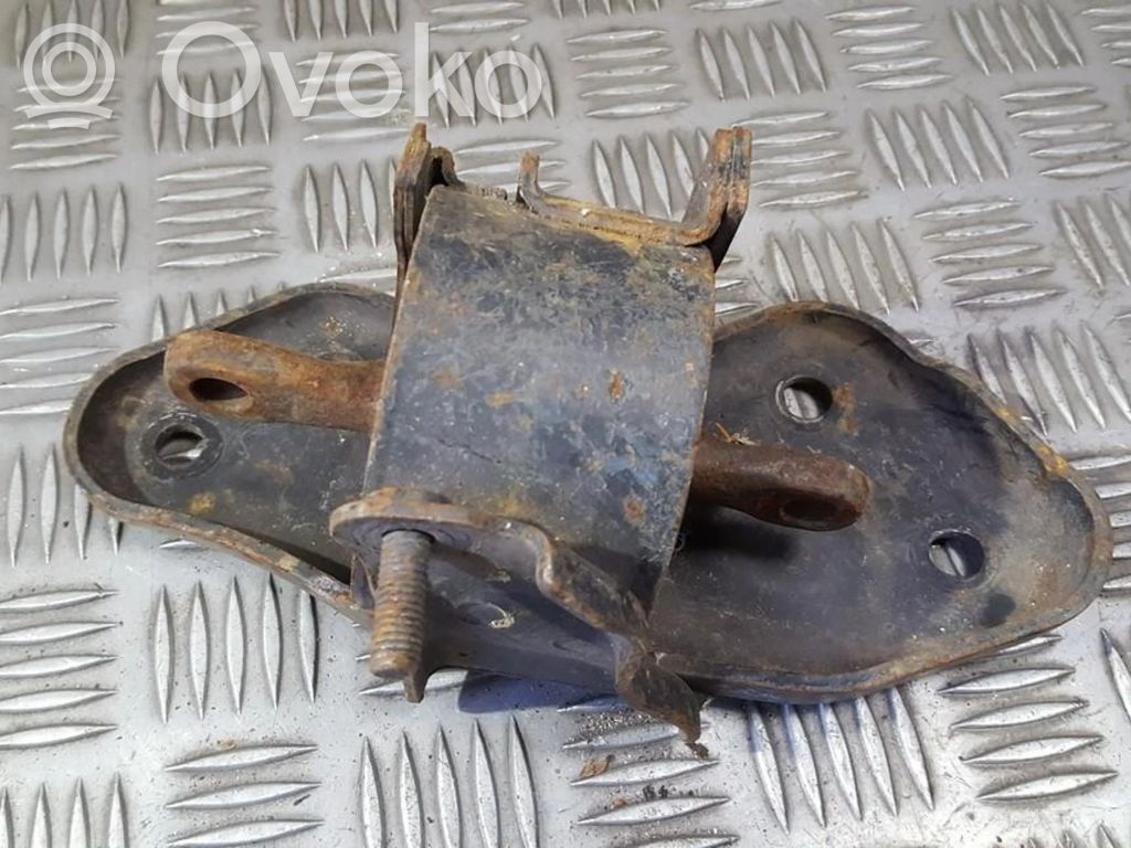 Engine mount bracket   W17712,W17712
