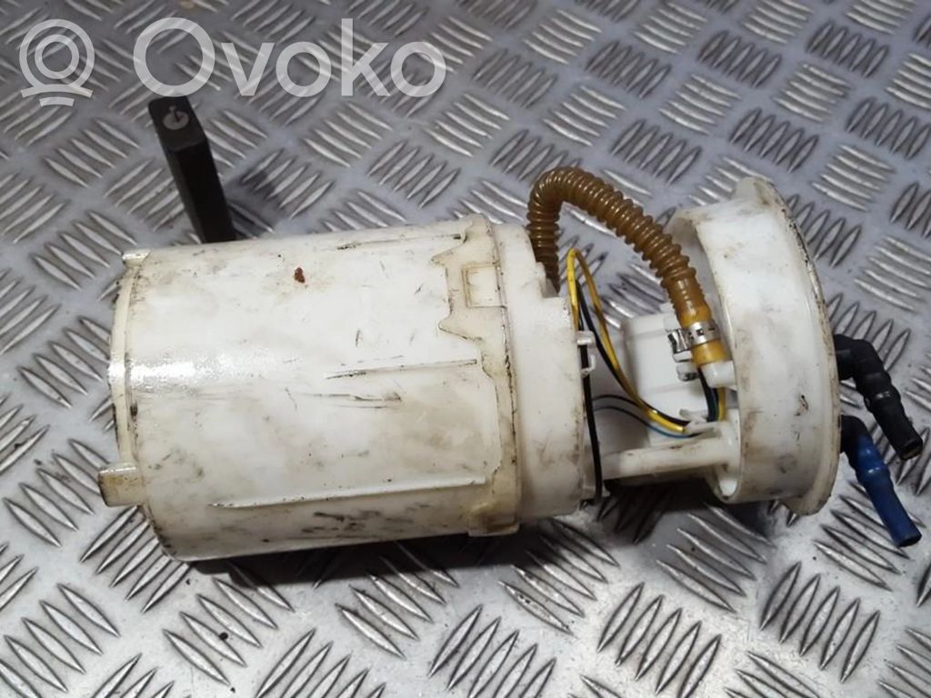 Volkswagen Polo Pompă combustibil în rezervor 