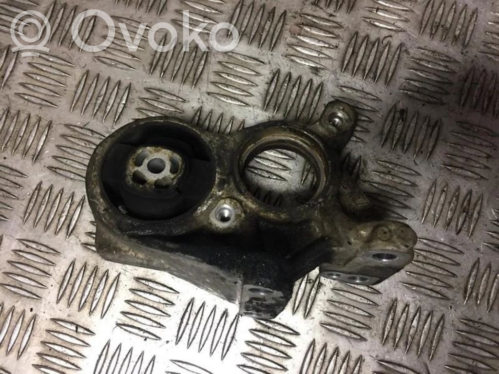 Peugeot 308 Engine mounting bracket 