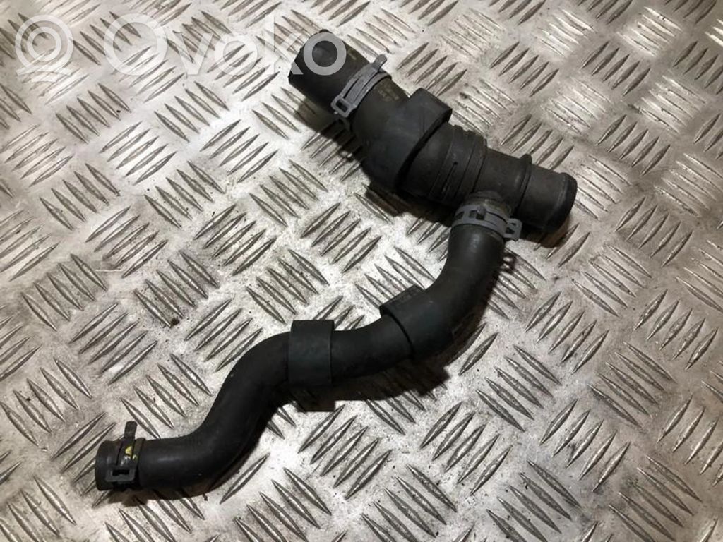 Audi Q3 8U Tuyau de liquide de refroidissement moteur