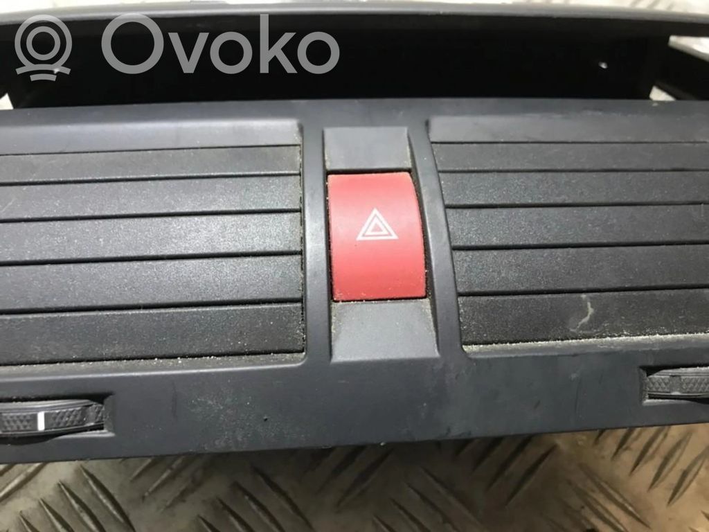 Botón interruptor de luz de peligro