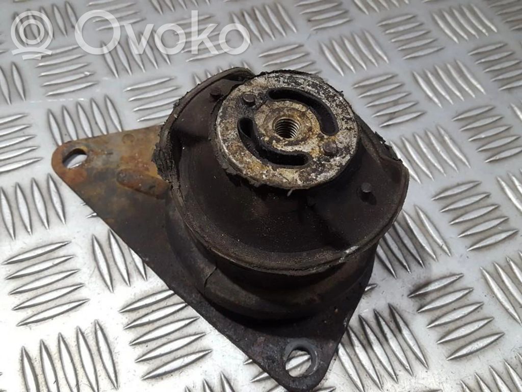Volkswagen Polo III 6N 6N2 6NF Wspornik / Mocowanie silnika 