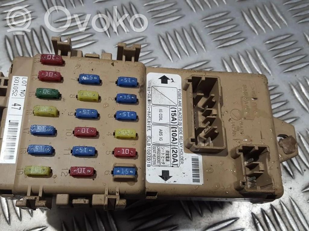 Subaru Impreza II Skrzynka bezpieczników / Komplet 