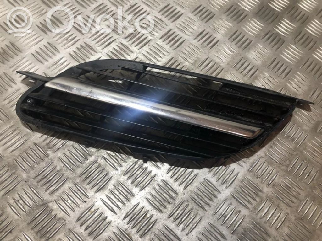 Nissan Almera N16 Grilă față 