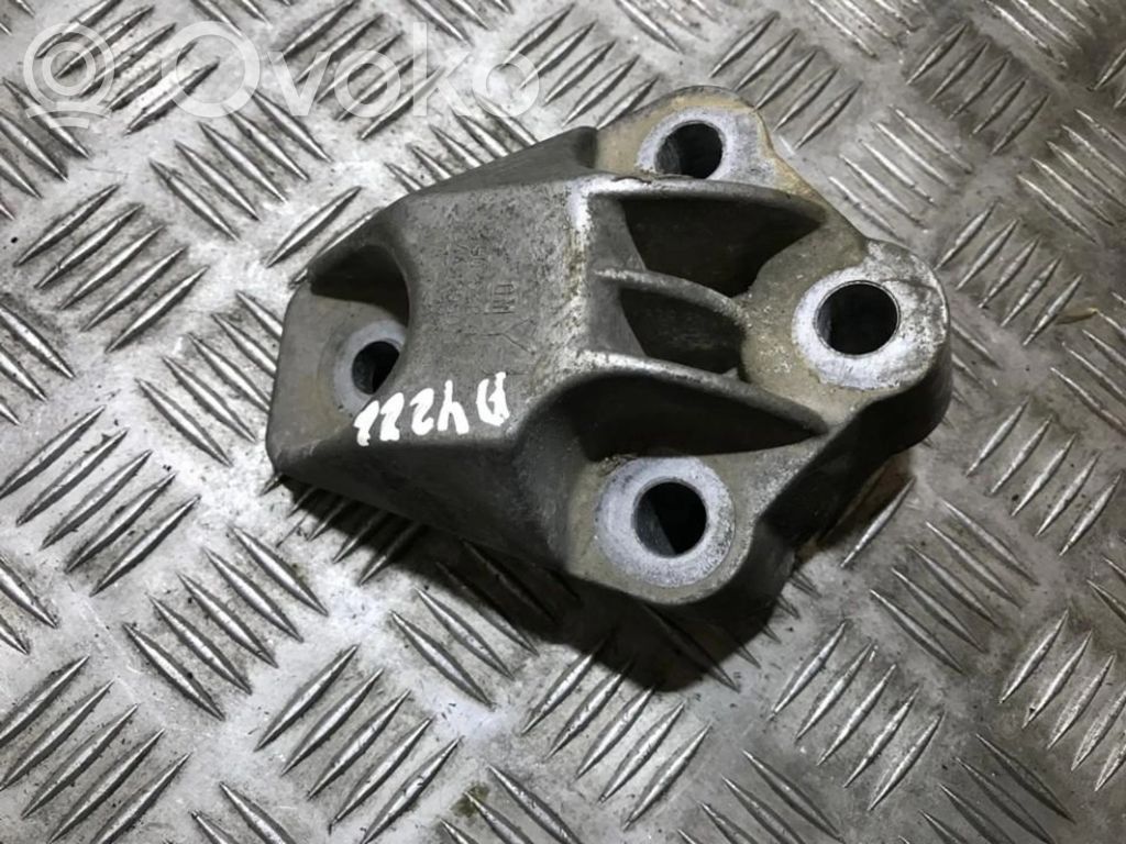 Opel Vectra B Engine mounting bracket 
