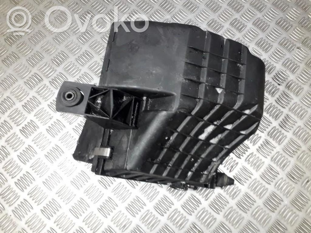 Volkswagen PASSAT B5 Obudowa filtra powietrza 