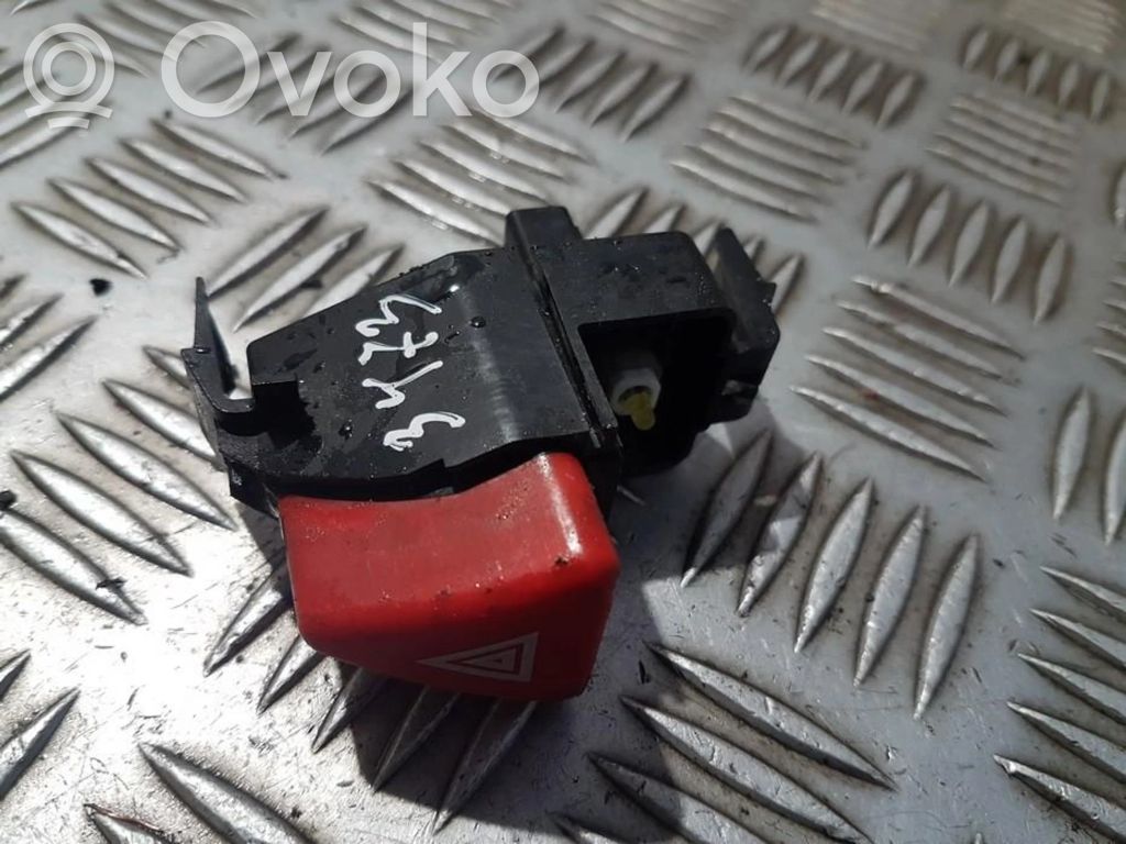 Botón interruptor de luz de peligro   A1688201210,A1688201210