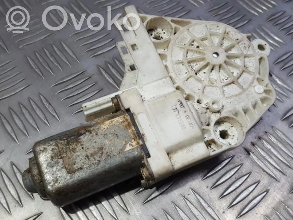 Citroen C8 Motor del regulador de la ventanilla de la puerta delantera 