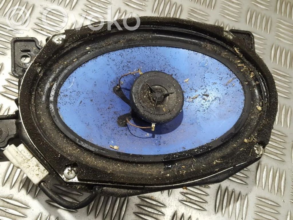 KIA Sedona Etuoven kaiutin 