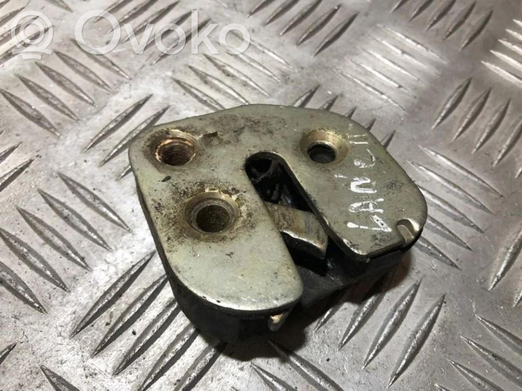 Serrure de porte avant
