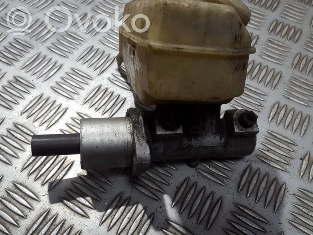 Cilindro de freno maestro   7M4611303A,7M4611303A