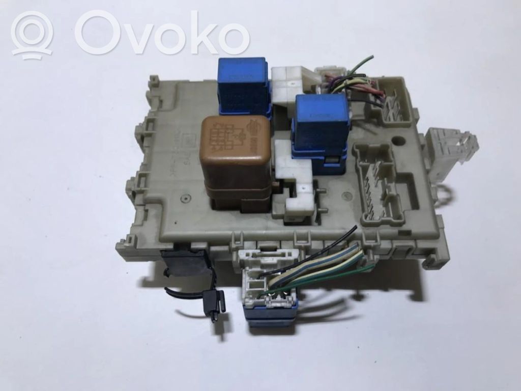 Nissan Almera N16 Skrzynka bezpieczników / Komplet 