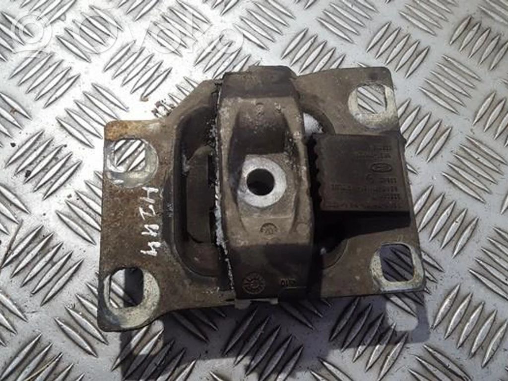 Ford Focus Engine mount bracket 