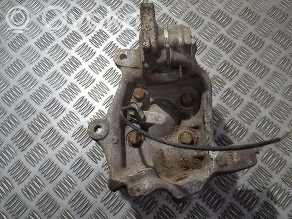 Front wheel hub