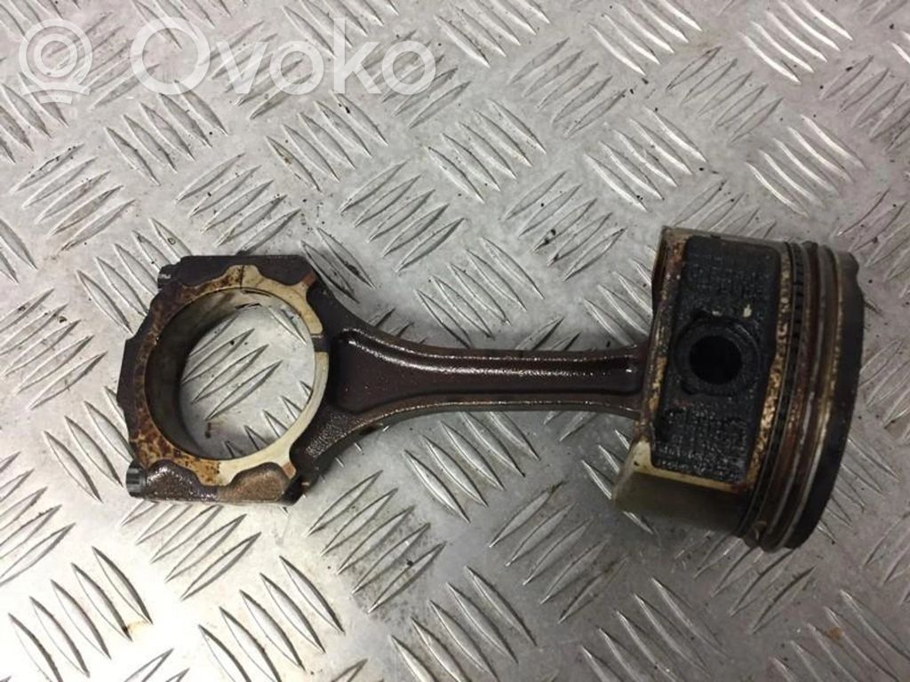 Piston avec bielle