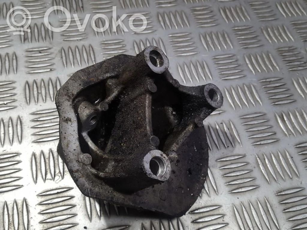 Citroen C4 I Engine mounting bracket 
