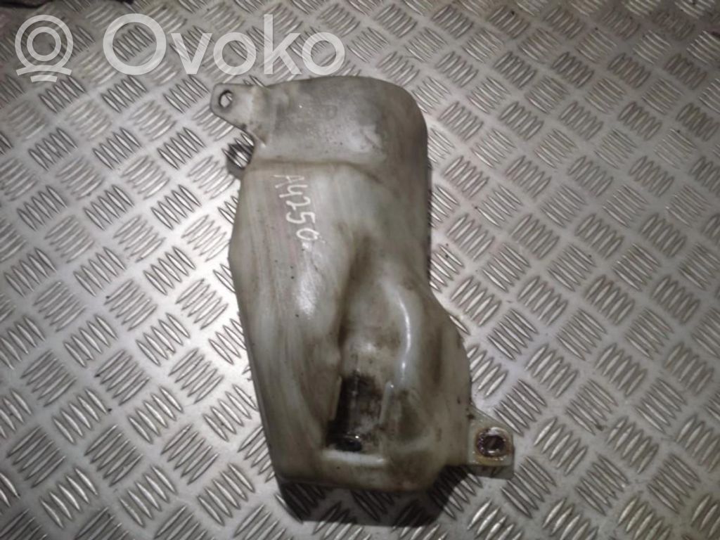 Tuulilasinpesimen nestesäiliö   B805,B805