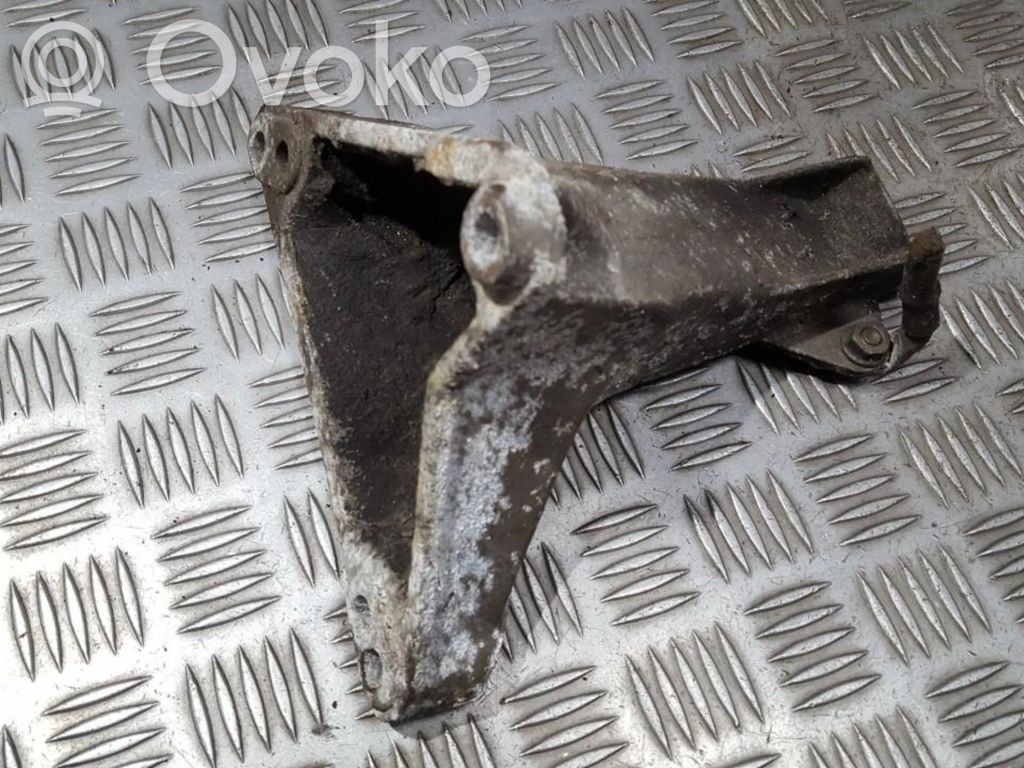 Engine mounting bracket   8D0199308,MC5,8D0199308