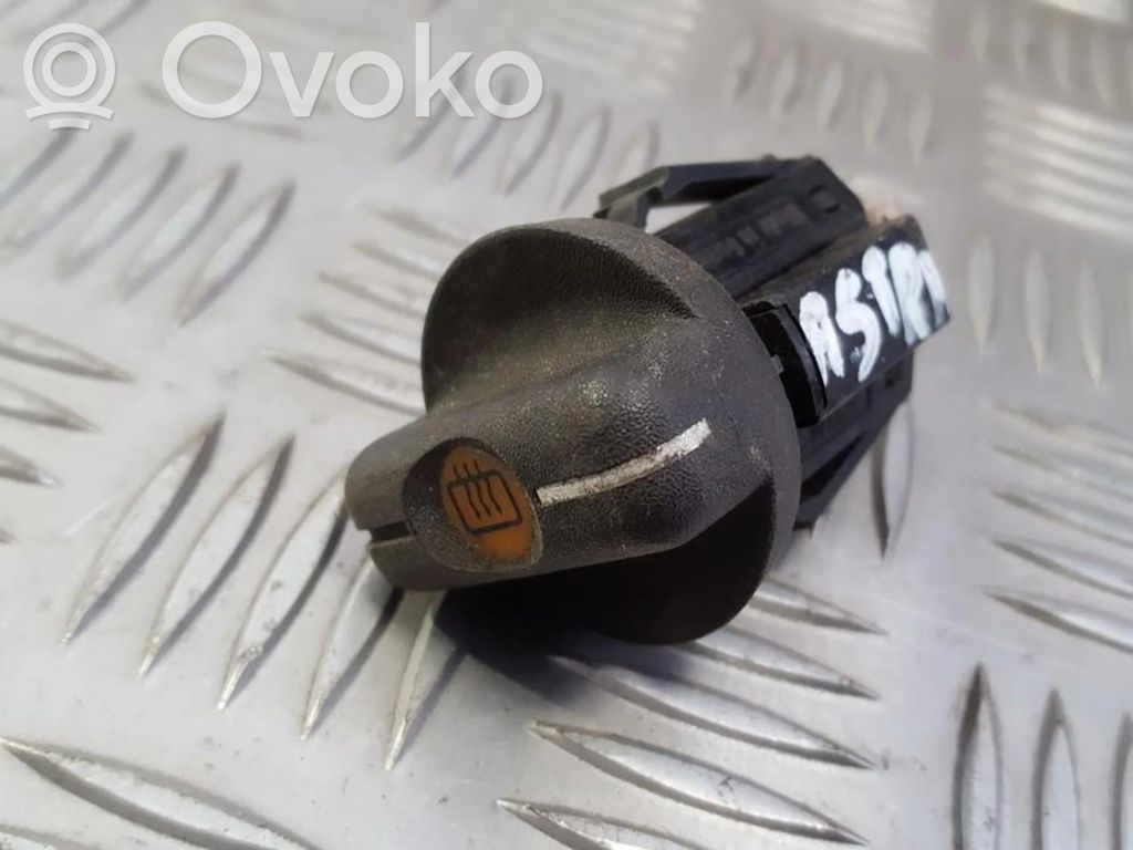 Opel Astra G Windscreen/window heater switch 