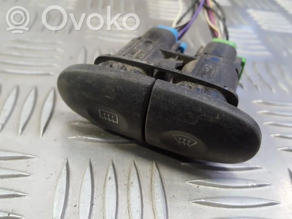 Ford Mondeo MK II Comutator încălzire parbriz/lunetă 