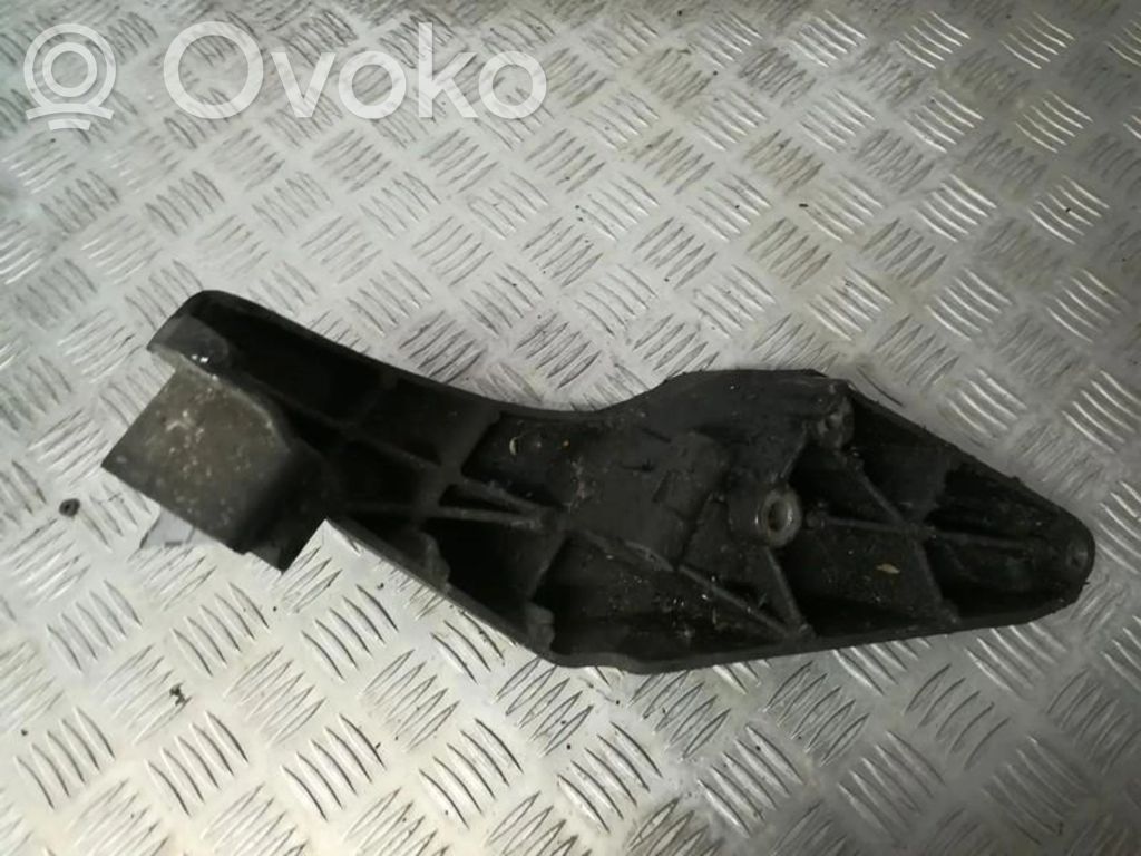 Opel Vectra B Engine mounting bracket 