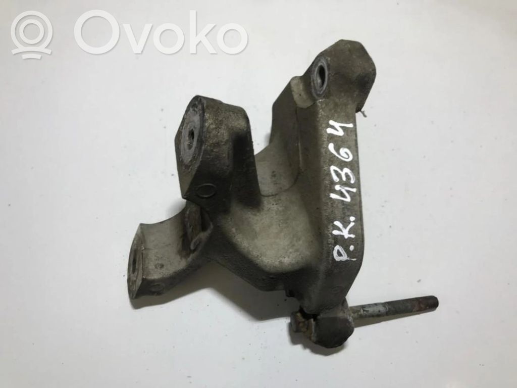 Engine mounting bracket