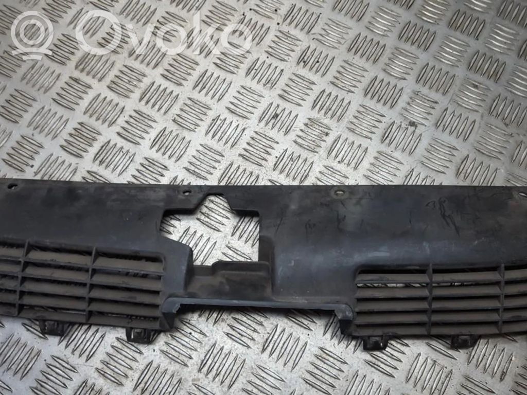 Peugeot 206 Etusäleikkö 