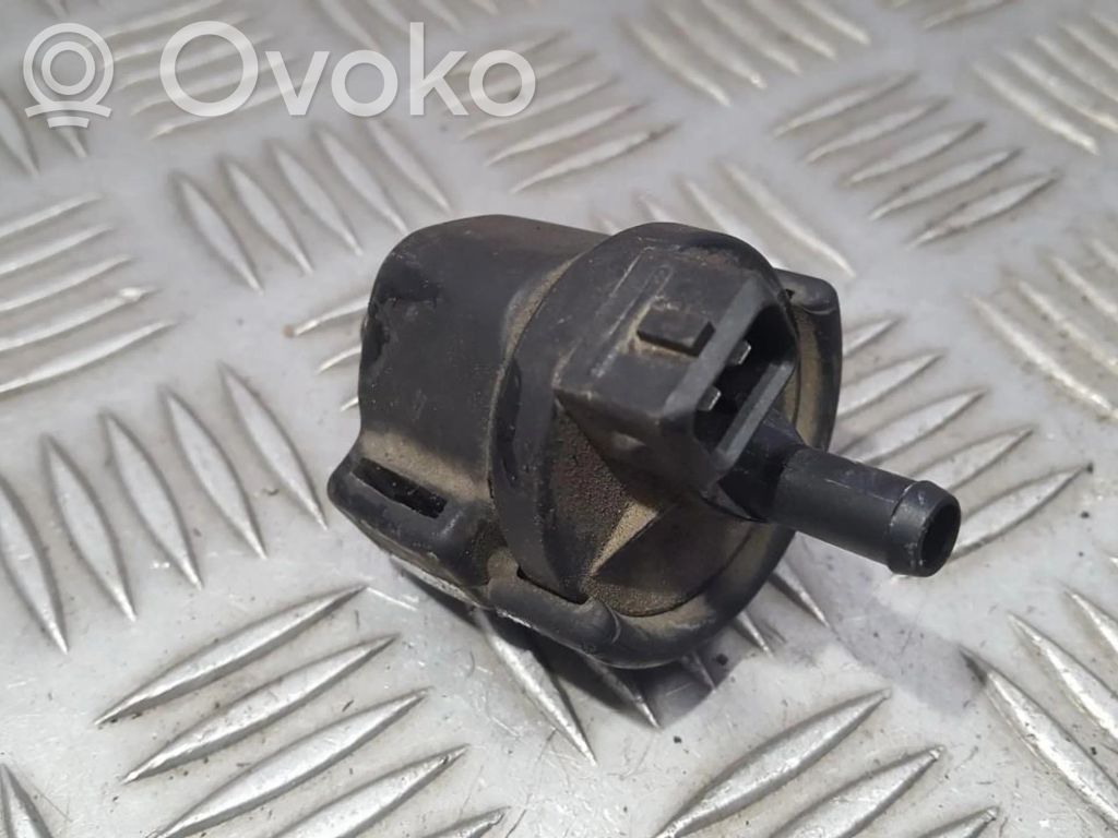 Volkswagen PASSAT B5 Válvula de vacío (Usadas) 