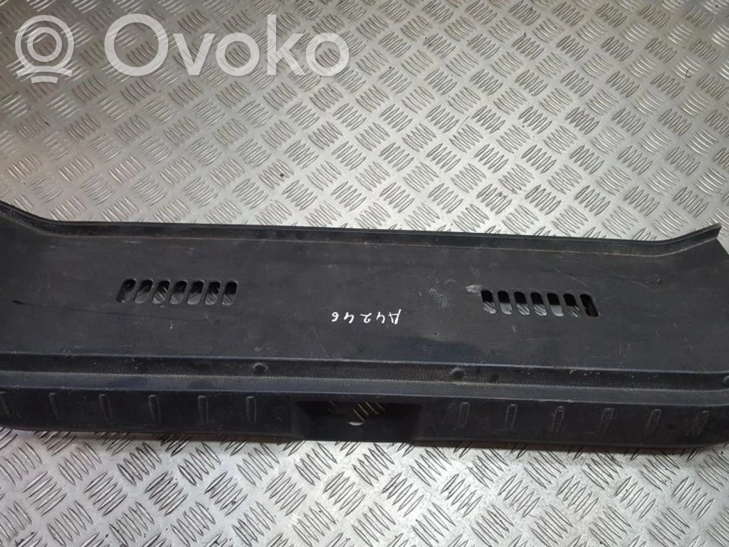 Nissan Note (E11) Otros elementos de revestimiento del maletero/compartimento de carga 