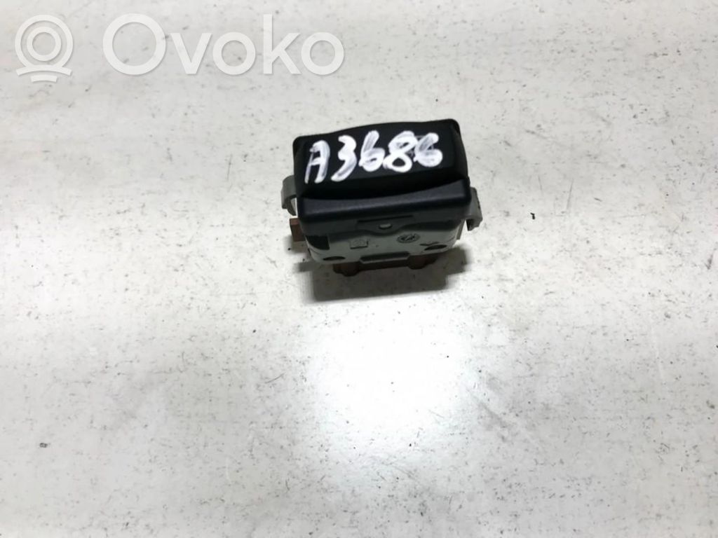 Dacia Duster Windscreen/window heater switch 