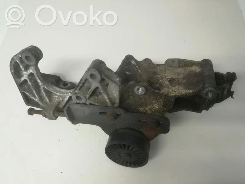 Renault Megane I Engine mounting bracket 