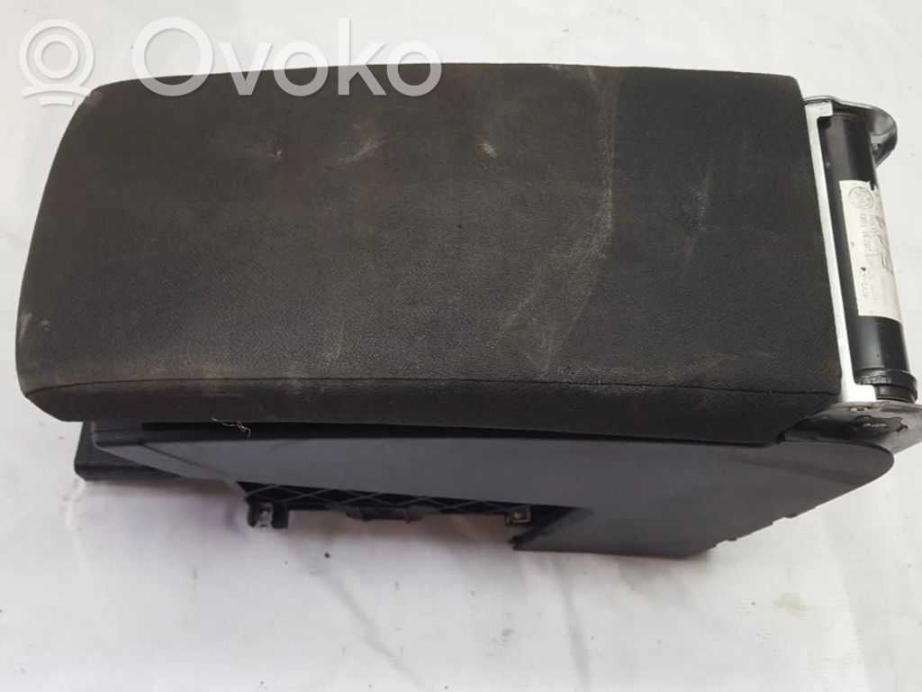 Volkswagen PASSAT B6 Reposabrazos 