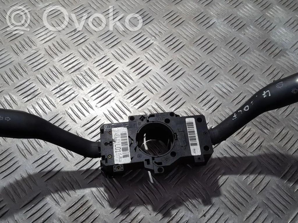 Volkswagen Golf IV Leva/interruttore dell’indicatore di direzione e tergicristallo 