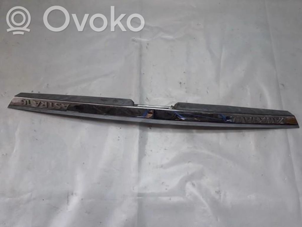 Opel Astra H Barra luminosa targa del portellone del bagagliaio 