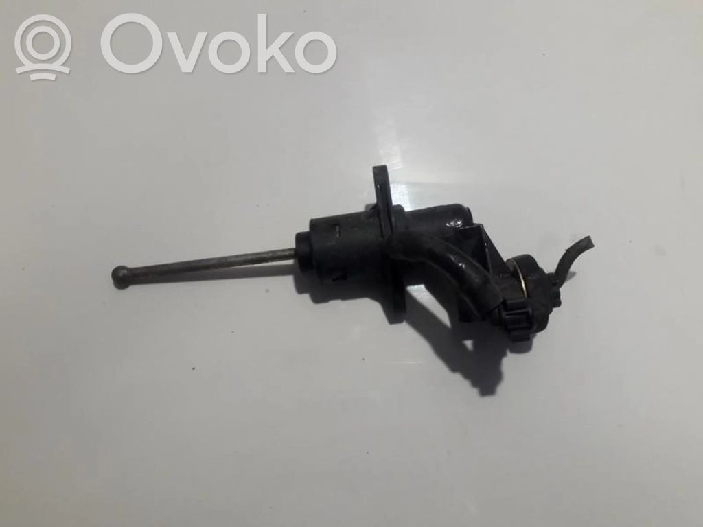 Audi A4 S4 B6 8E 8H Główny cylinder sprzęgła 