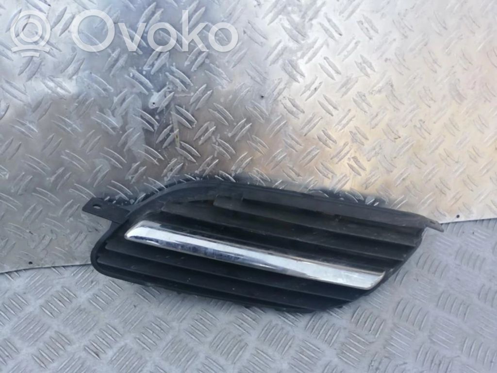 Nissan Almera Tino Grilă față 