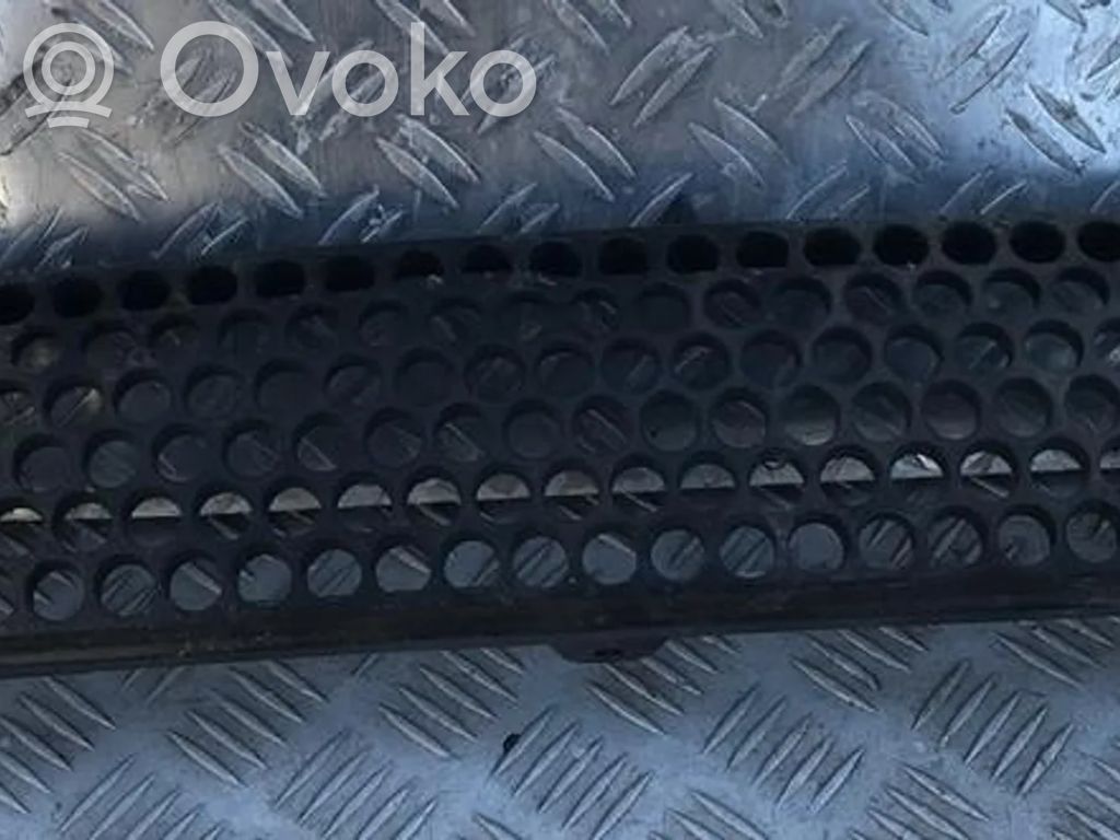 Toyota Corolla E110 Rejilla delantera 