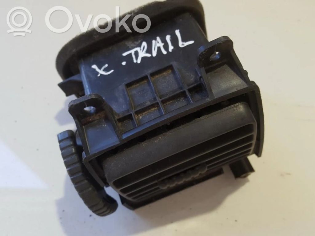 Nissan X-Trail T30 Grilă ventilație/ramă laterală bord