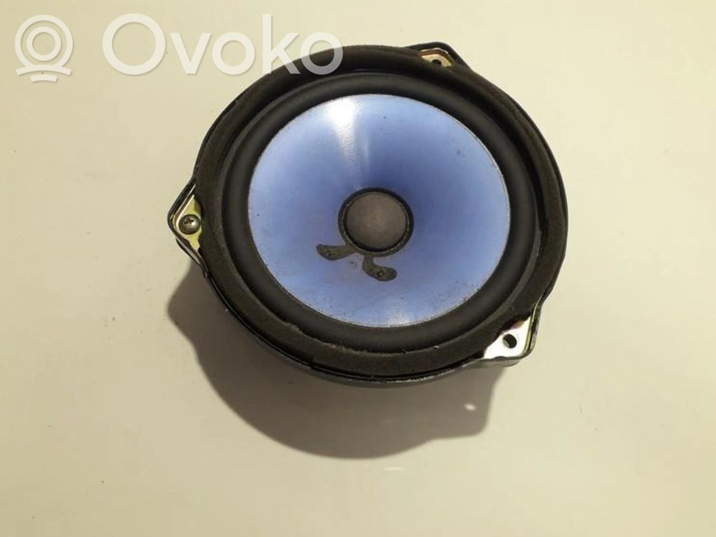 KIA Carens I Altavoz de la puerta delantera
