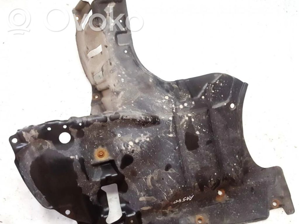 Toyota Avensis T220 Protezione anti spruzzi/sottoscocca del motore 