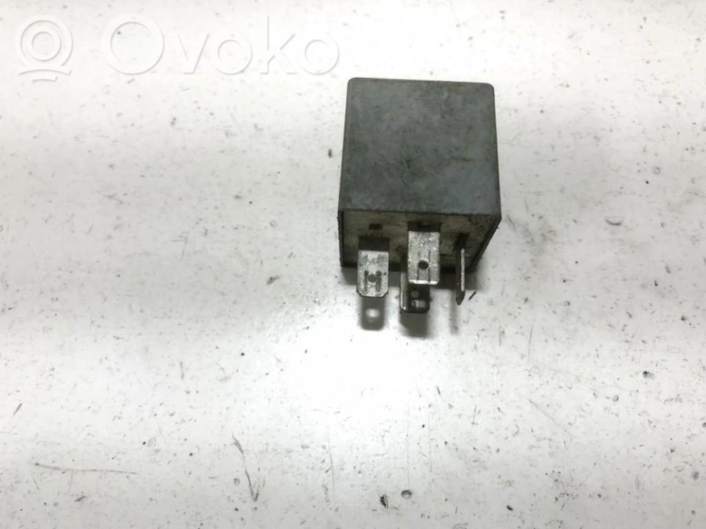Otros relés   3B0911251,3B0911251