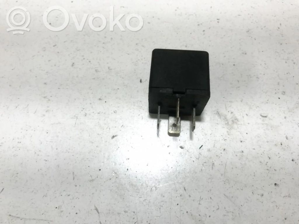 Otros relés   8D0951253A,8D0951253A