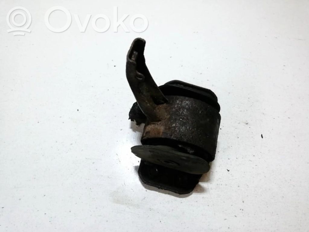 Hyundai Lantra II Engine mount bracket 