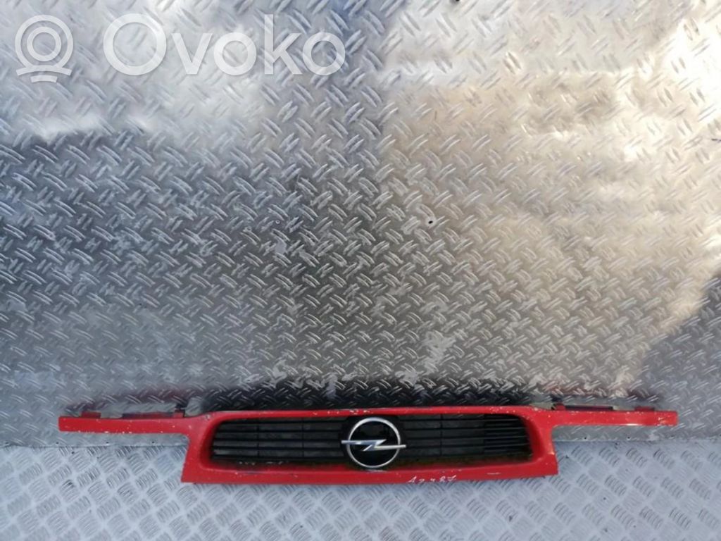 Opel Astra F Etusäleikkö 