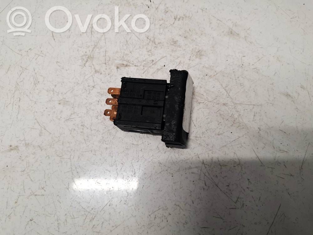 Botón interruptor de luz de peligro   90565714,90493804,90457316,90493804,90565714