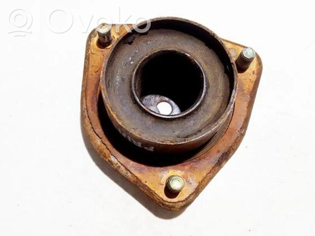 Nissan Primera Kierrejousen kiinnitys 
