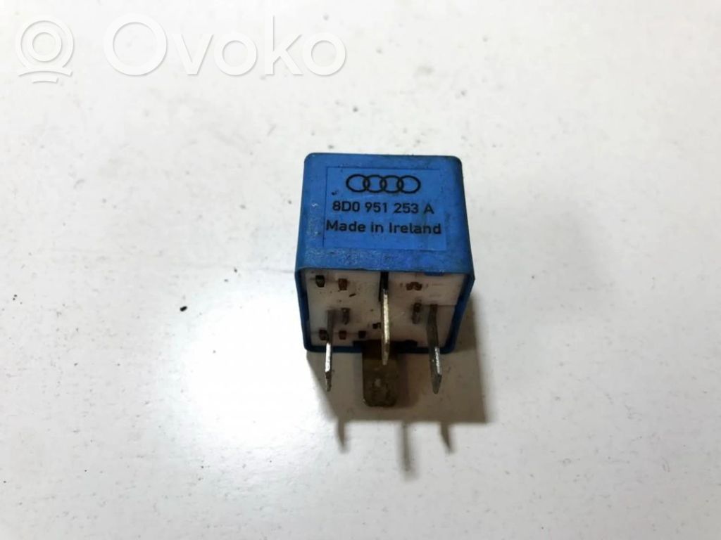 Audi A4 S4 B5 8D Inne przekaźniki